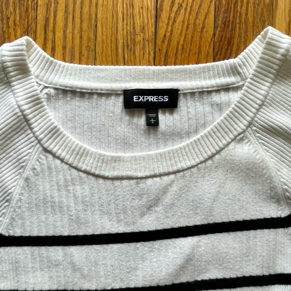 Express - Super Soft Lightweight Sweater - Large - Picture 2 of 8